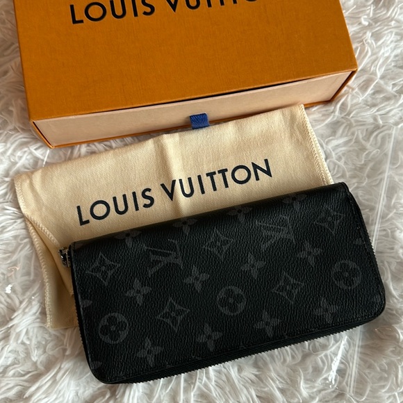 Louis Vuitton Monogram Zippy Wallet - Picture 1 of 8